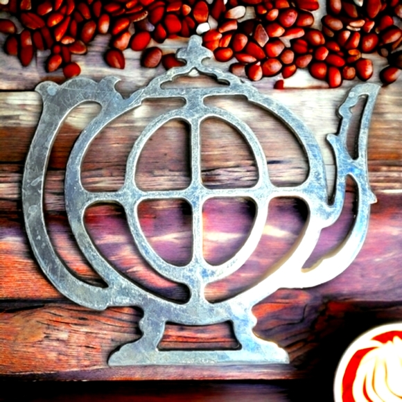 Teapot design trivet,silver electroplated zinc vintage trivet - Picture 1 of 6